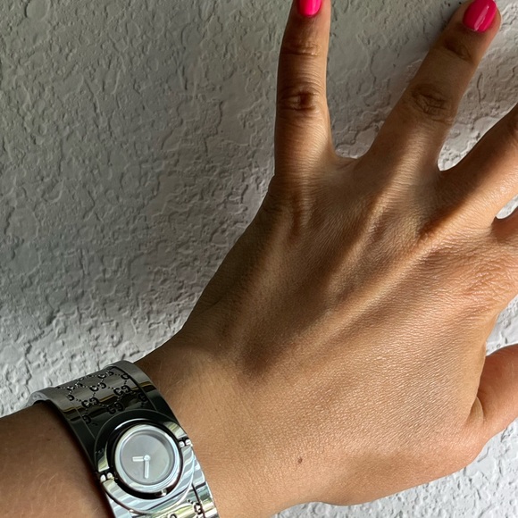 GUCCI TWIRL Stainless Steel YA 112502 - Picture 8 of 17